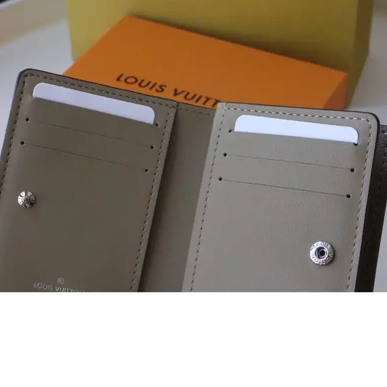 2306YA0008 Bag LV 0625